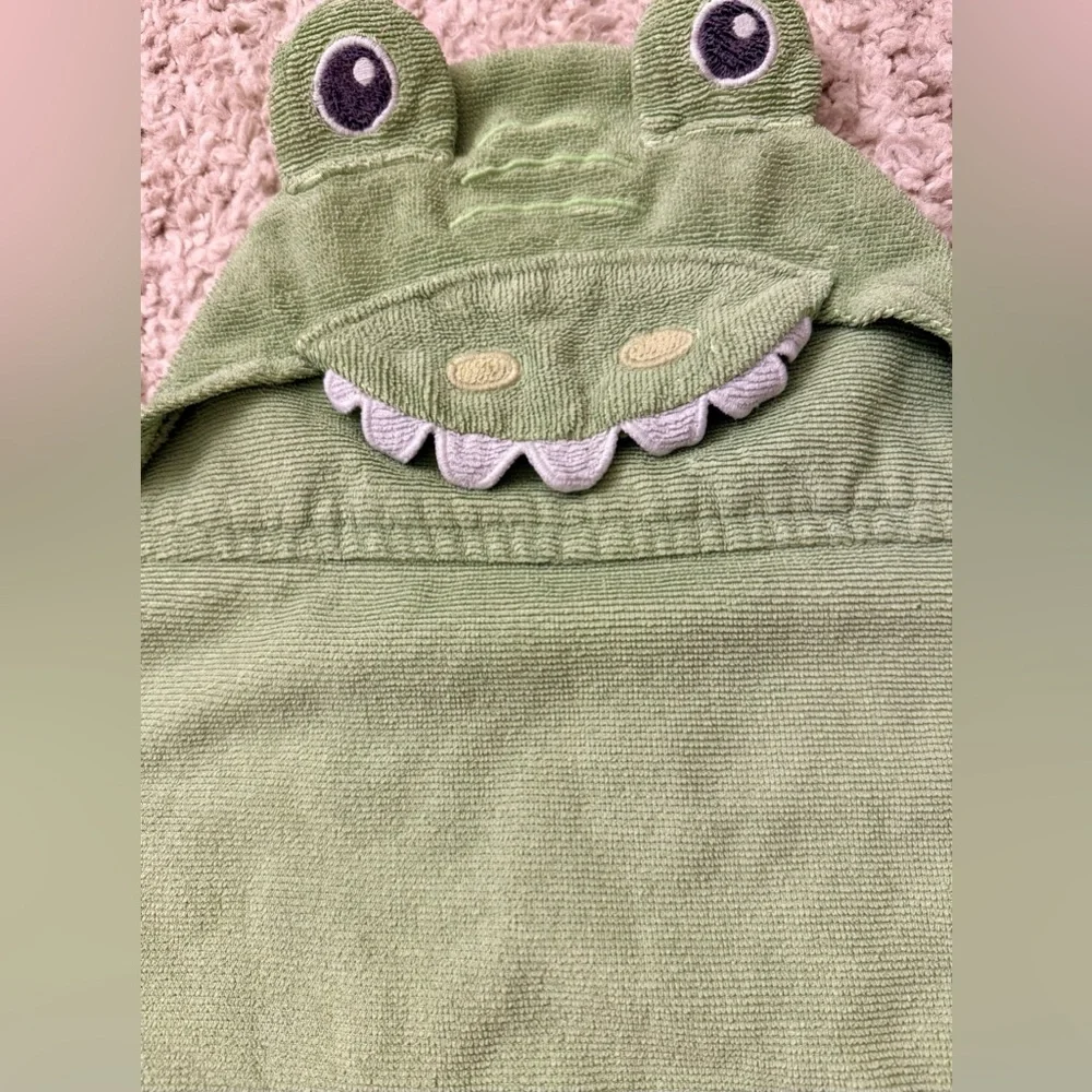 Circo Green Frog Hooded Infant/Toddler Microfiber Bath Pool Towel EUC